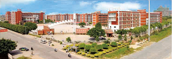 創(chuàng)立子江中學，2004年占地405畝的子江中學竣工使用。